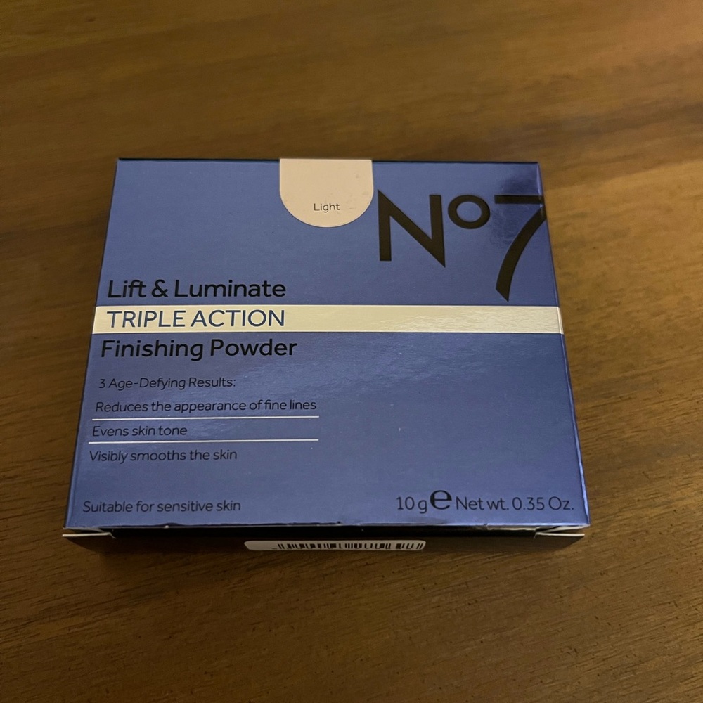 No 7 Lift and Luminate Triple Action Finishing Powder in LIGHT